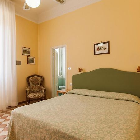 Hotel Britannia Чезенатико Экстерьер фото
