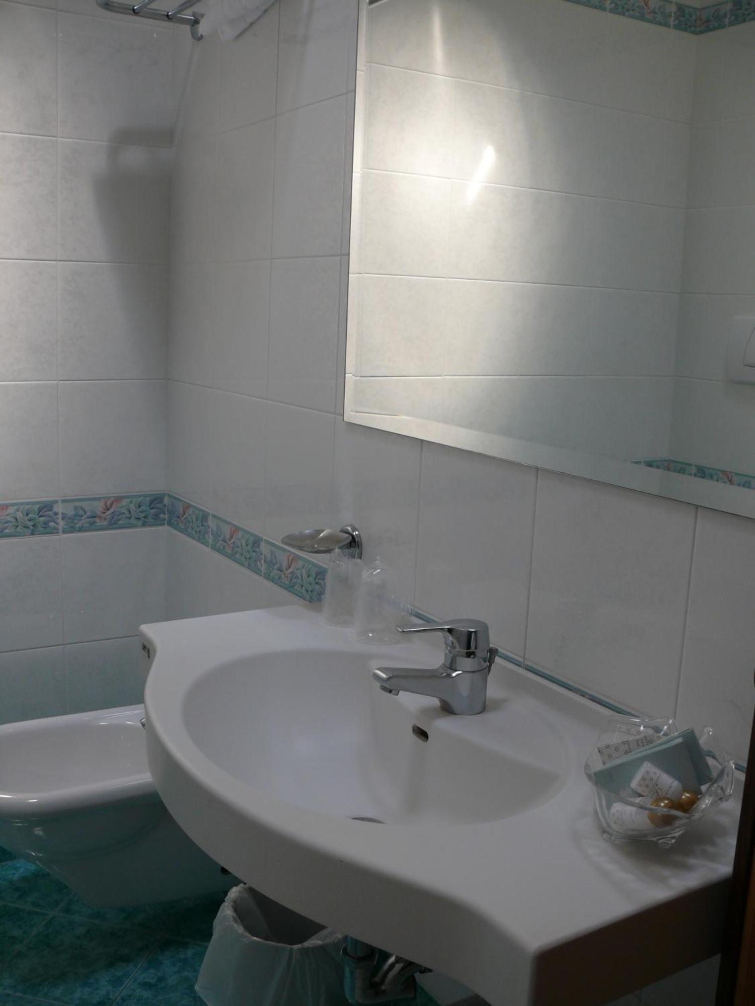 Hotel Britannia Чезенатико Номер фото
